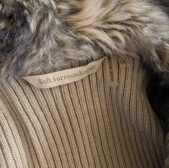 Soft Surroundings Feux Fox Fur And Knit Sweater Vest Size 1X - Picture 7 of 9